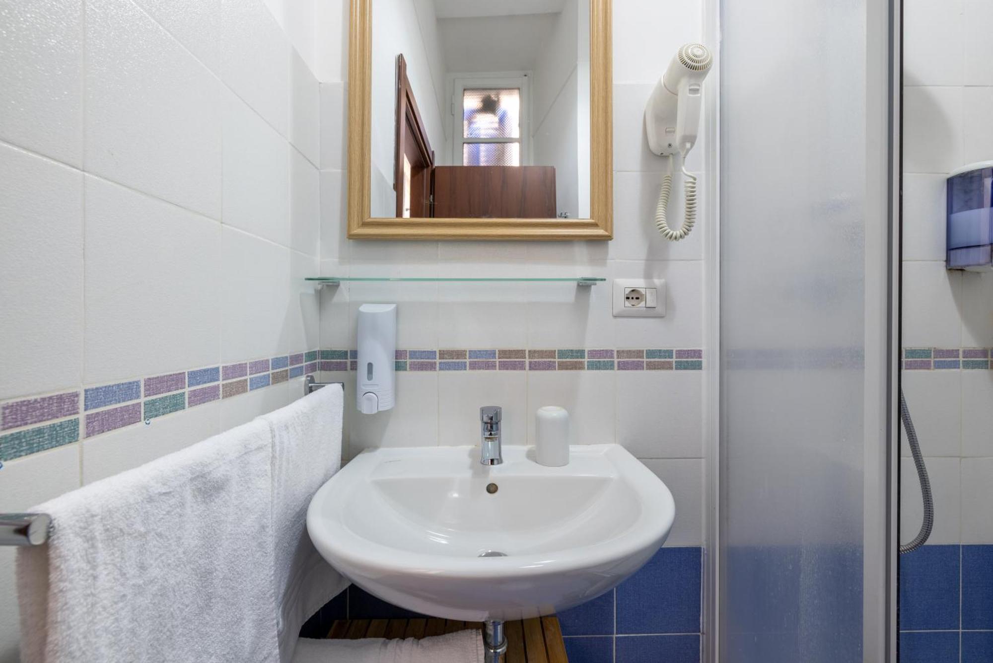 Domus Castroni Scipioni Bed & Breakfast Roma Ngoại thất bức ảnh